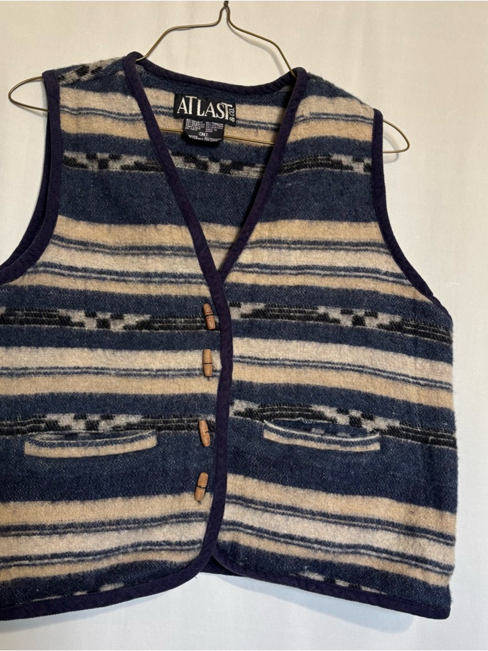 Vtg. Atlast & Co. Striped Navy Beige Wool Blend Vest sz M Geometric wood buttons